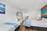 Deluxe Twin Room at Buccaneer Motel Long Jetty NSW